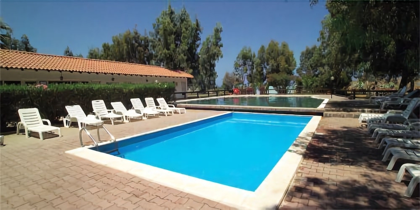 Imagen de la piscina del Hotel Villaggio Simenzaru. Foto 15
