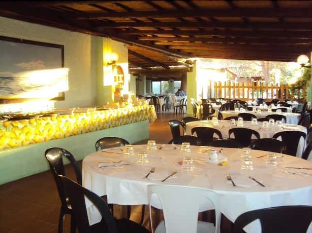 Imagen del bar/restaurante del Hotel Villaggio Simenzaru. Foto 5
