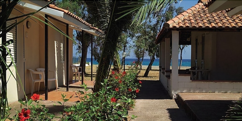 Imagen de los exteriores del Hotel Villaggio Simenzaru. Foto 9