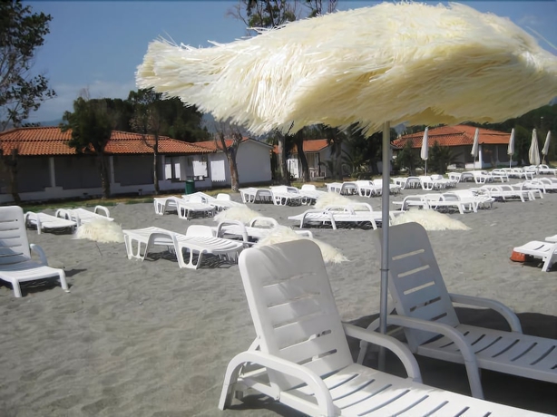 Imagen de los exteriores del Hotel Villaggio Simenzaru. Foto 11