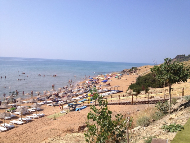 Imagen de los exteriores del Hotel Villaggio Spiagge Rosse. Foto 8