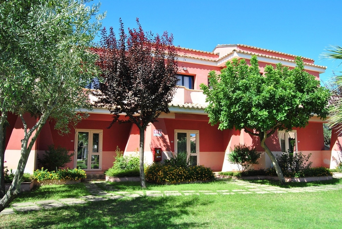 Imagen de los exteriores del Hotel Villaggio Spiagge Rosse. Foto 9