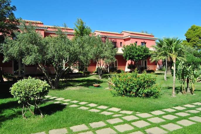 Imagen de los exteriores del Hotel Villaggio Spiagge Rosse. Foto 10