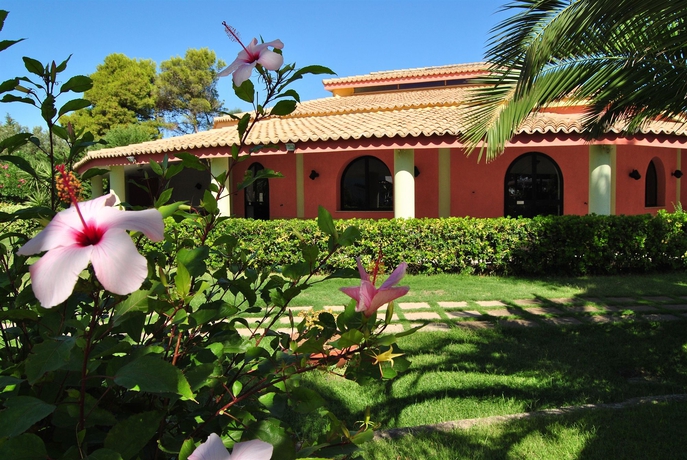 Imagen de los exteriores del Hotel Villaggio Spiagge Rosse. Foto 12