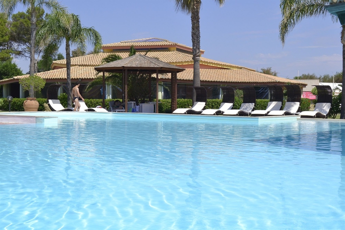 Imagen de la piscina del Hotel Villaggio Spiagge Rosse. Foto 14