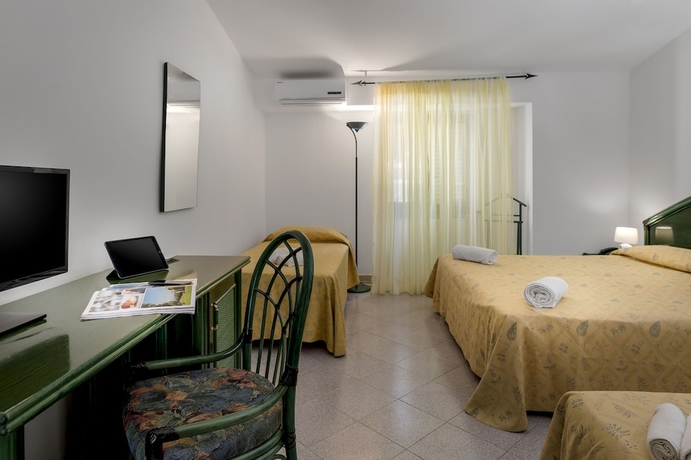 Imagen de la habitación del Hotel Villaggio Stromboli. Foto 8