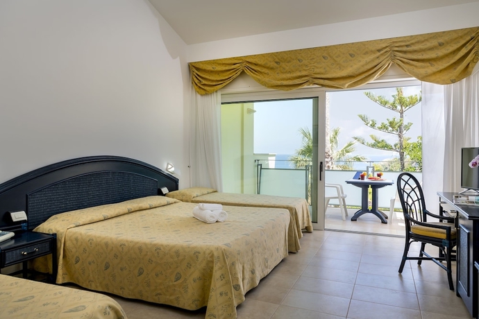 Imagen de la habitación del Hotel Villaggio Stromboli. Foto 13