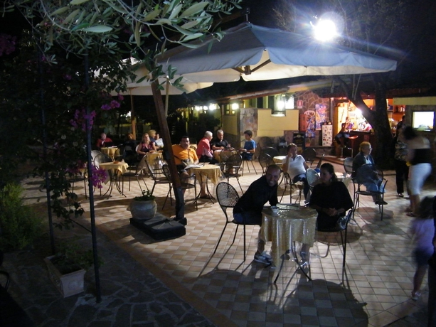 Imagen del bar/restaurante del Hotel Villaggio Tab&ugrave;. Foto 2