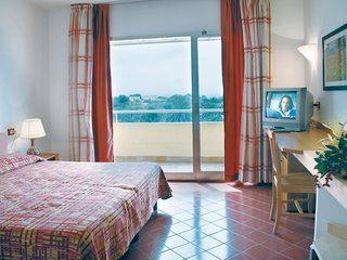 Imagen de la habitación del Hotel Villaggio Torre Macauda. Foto 5