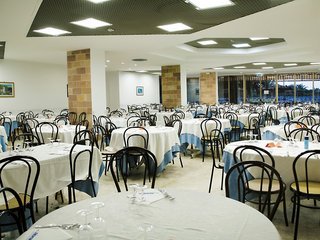 Imagen del bar/restaurante del Hotel Villaggio Torre Macauda. Foto 3