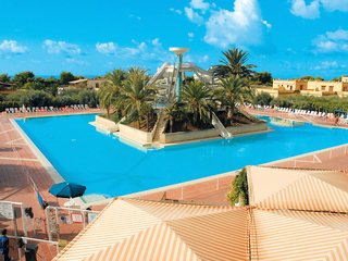 Imagen de la piscina del Hotel Villaggio Torre Macauda. Foto 17