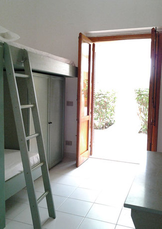 Imagen de la habitación del Hotel Villaggio Torre Macauda. Foto 6