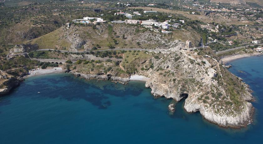 Imagen de los exteriores del Hotel Villaggio Torre Normanna. Foto 5