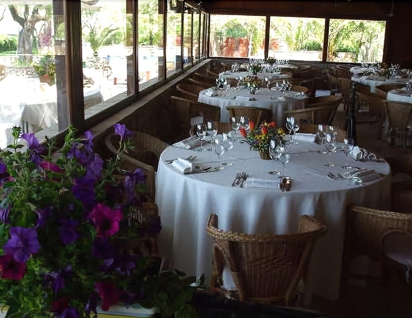 Imagen del bar/restaurante del Hotel Villaggio Torre San Vito. Foto 4
