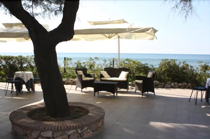 Imagen del bar/restaurante del Hotel Villaggio Torre San Vito. Foto 5