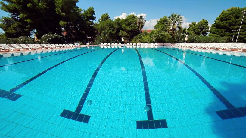 Imagen de la piscina del Hotel Villaggio Triton - Aurums. Foto 19