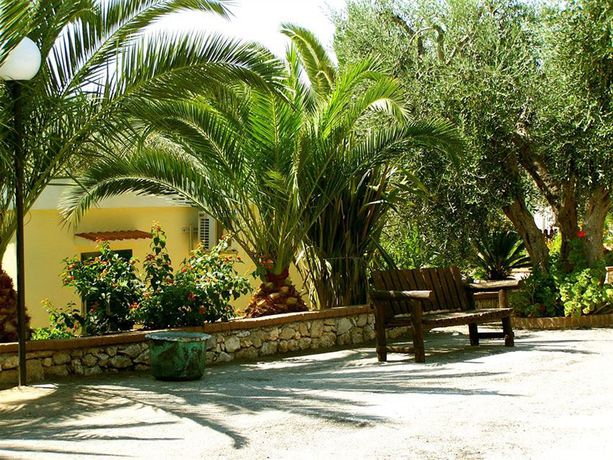Imagen de los exteriores del Hotel Villaggio Turistico Defensola. Foto 10