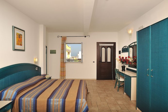 Imagen de la habitación del Hotel Villaggio Turistico Le Meridiane. Foto 3