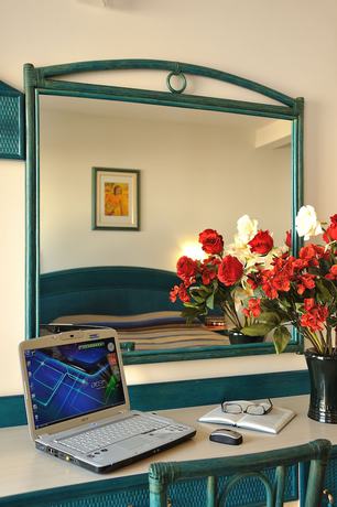 Imagen de la habitación del Hotel Villaggio Turistico Le Meridiane. Foto 6