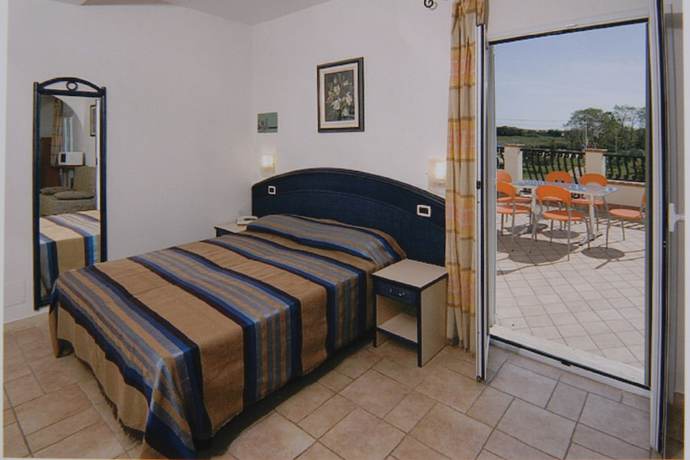 Imagen de la habitación del Hotel Villaggio Turistico Le Meridiane. Foto 8