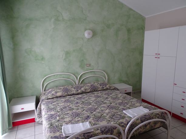 Imagen de la habitación del Hotel Villaggio Verde Cupra. Foto 7