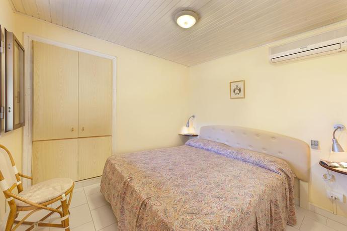 Imagen de la habitación del Hotel Villaggio Villa Lubrense. Foto 2
