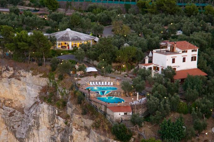 Imagen general del Hotel Villaggio Villa Lubrense. Foto 1