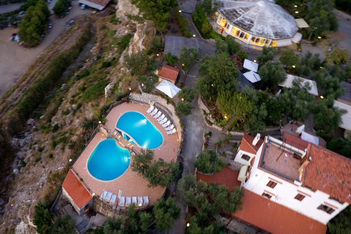 Imagen de la piscina del Hotel Villaggio Villa Lubrense. Foto 14