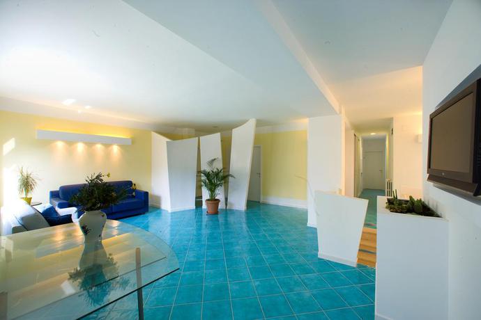 Imagen de los interiores del Hotel Villaggio Villa Lubrense. Foto 12