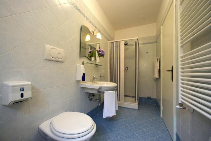 Imagen de la habitación del Hotel Villaggio Villa Lubrense. Foto 7