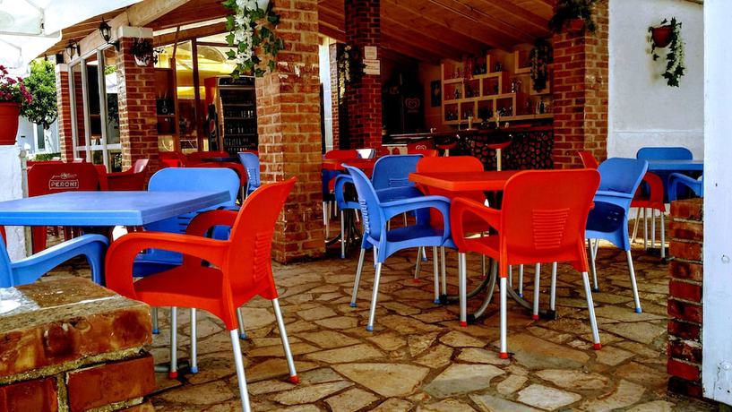 Imagen del bar/restaurante del Hotel Villaggio shehu. Foto 6