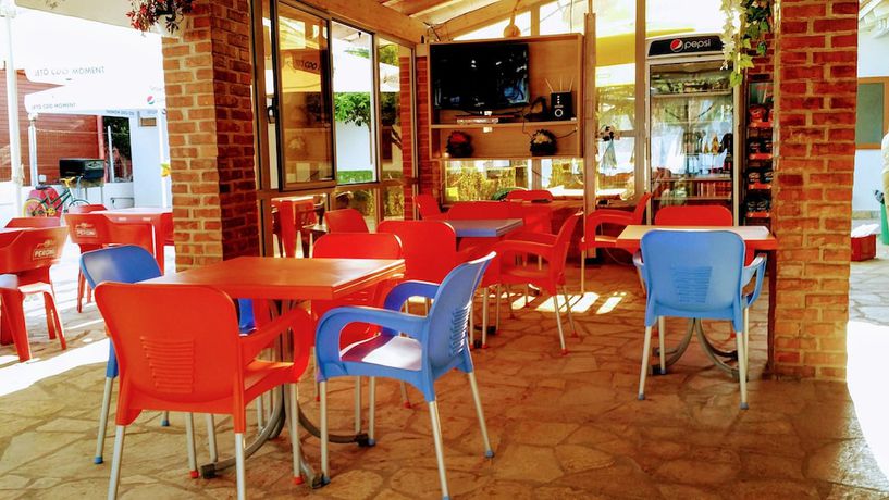 Imagen del bar/restaurante del Hotel Villaggio shehu. Foto 12