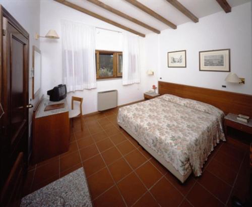 Imagen de la habitación del Hotel Villalago trasimeno. Foto 9