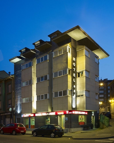 Imagen de los exteriores del Hotel Villalegre. Foto 9