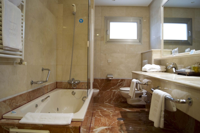 Imagen de la habitación del Hotel Villamadrid. Foto 10