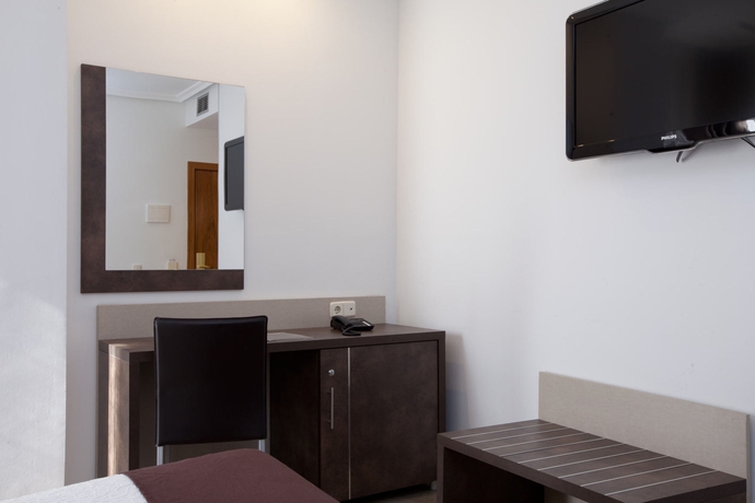 Imagen de la habitación del Hotel Villamadrid. Foto 15