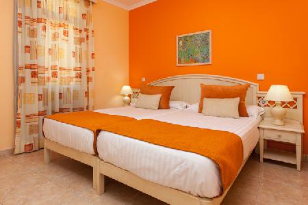 Imagen de la habitación del Hotel Villamar. Foto 10