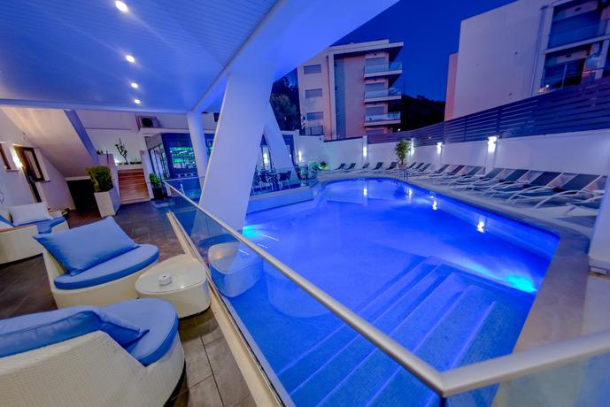 Imagen de la piscina del Hotel Villamar Style Maison. Foto 8