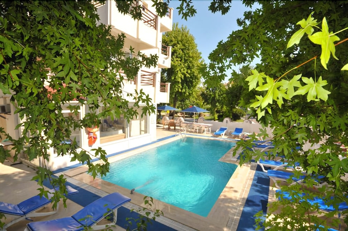 Imagen de la piscina del Hotel Villamar, İ&ccedil;meler. Foto 14