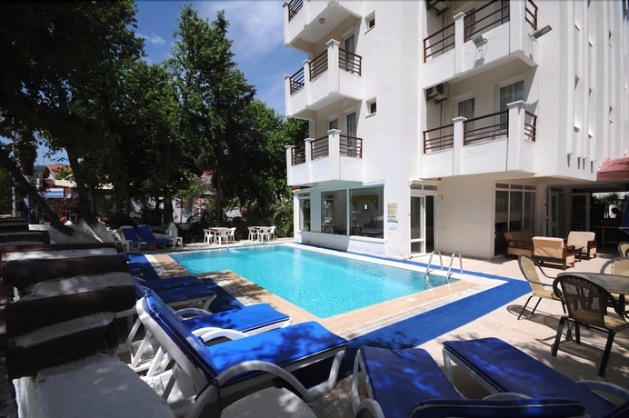 Imagen de la piscina del Hotel Villamar, İ&ccedil;meler. Foto 18