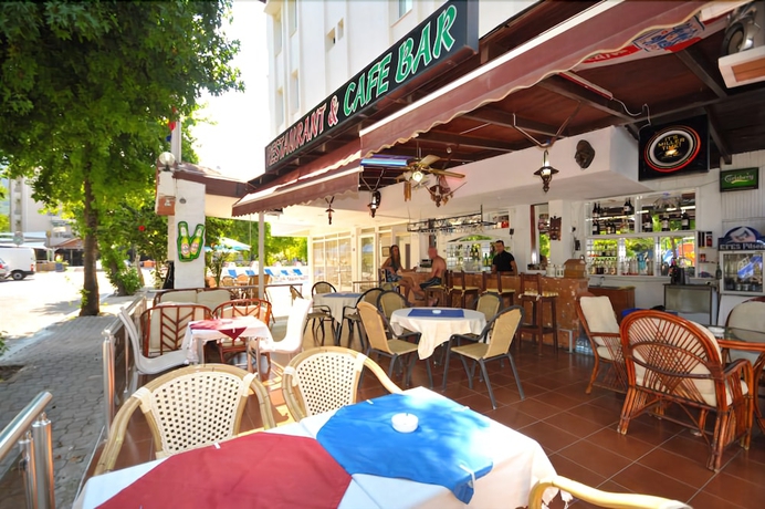 Imagen del bar/restaurante del Hotel Villamar, İ&ccedil;meler. Foto 4