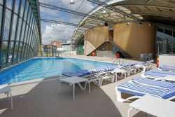 Imagen de la piscina del Hotel Villamartin. Foto 3