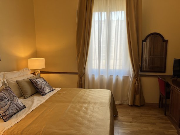 Imagen de la habitación del Hotel Villani. Foto 5