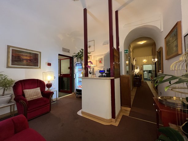 Imagen de los interiores del Hotel Villani. Foto 18