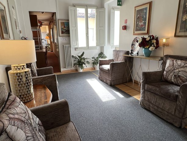 Imagen de los interiores del Hotel Villani. Foto 19