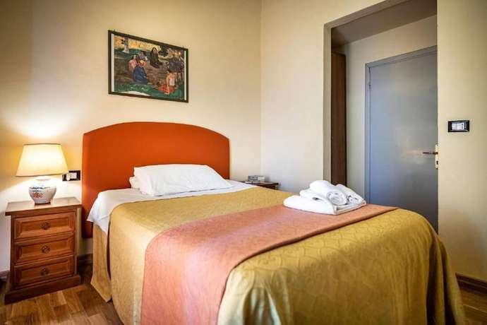 Imagen de la habitación del Hotel Villani. Foto 16