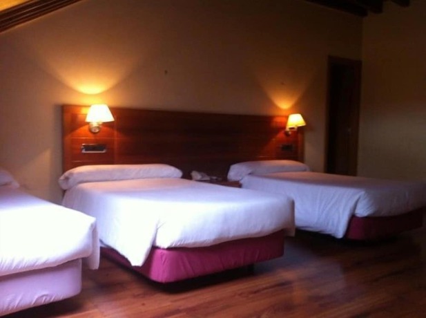 Imagen de la habitación del Hotel Villanueva, Comarca del Deza - Lalín. Foto 11