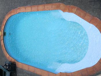 Imagen de la piscina del Hotel Villaosoleil Apartments. Foto 16