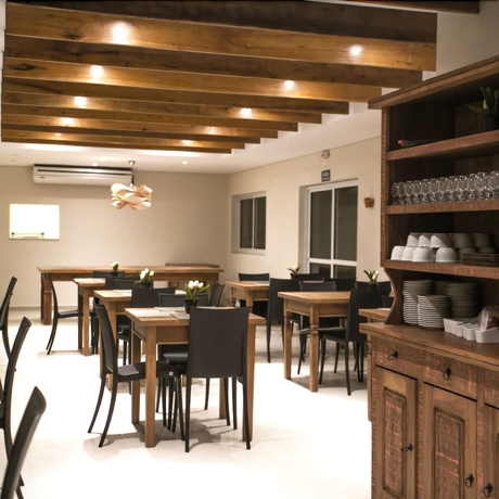 Imagen del bar/restaurante del Hotel Villareal Charme. Foto 4