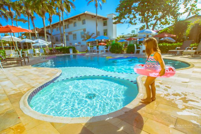 Imagen de la piscina del Hotel Villareal Praia Caieiras. Foto 16